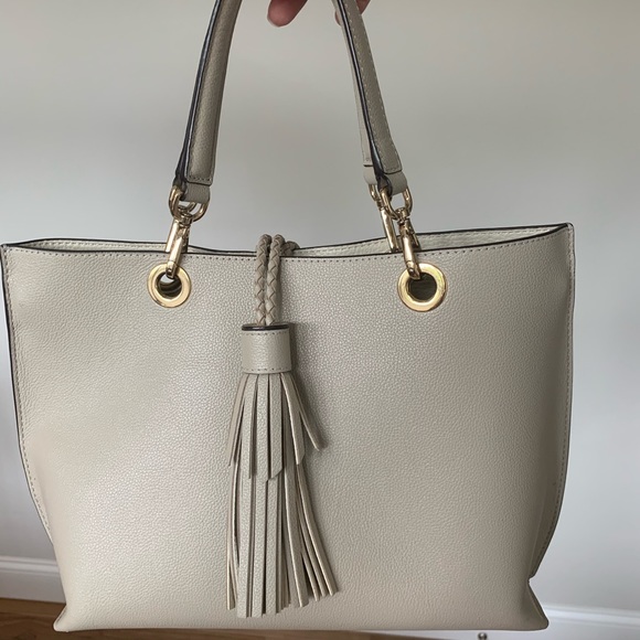 ***SOLD***❣️WOW❣️Henri Bendel Set❣️ - Picture 2 of 8